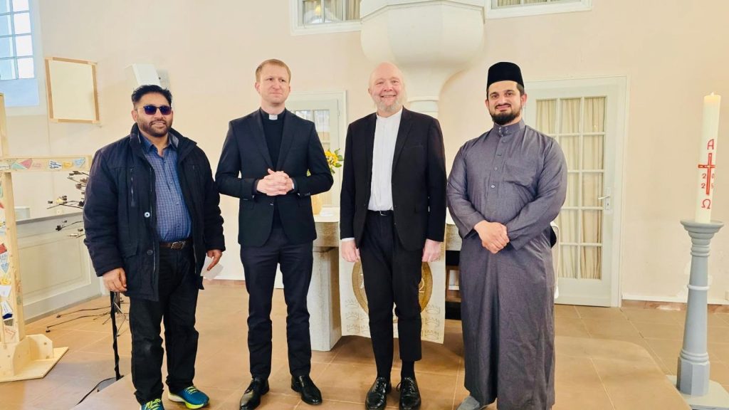 Heiliger Koran in der Kirche rezitiert – ein bewegender Moment