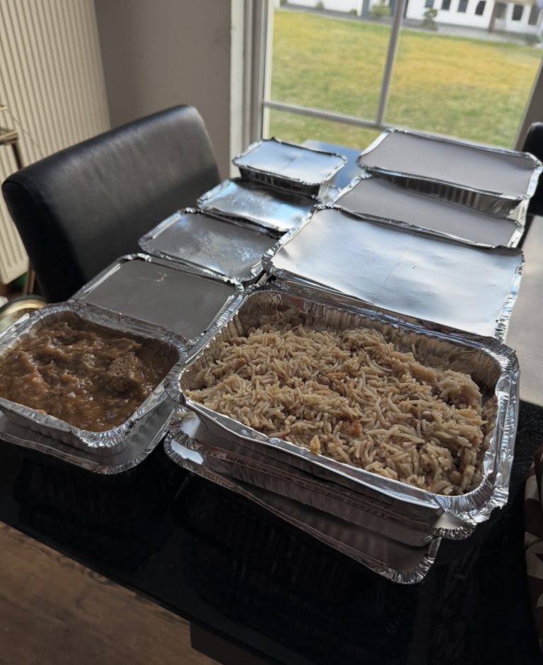 Eid-ul-Fitr: Ahmadiyya Gemeinde verteilt Essen an 26 Familien in Bad Marienberg