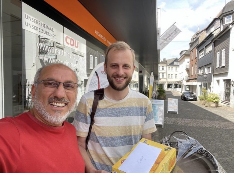 Herzlicher Besuch bei Dr. Matthias Reuber, MdL – Dank, Glückwünsche und Einladung zur Jalsa Salana