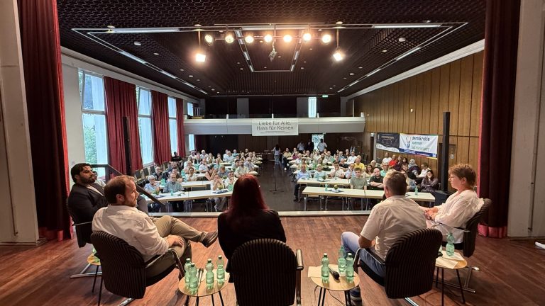 Sechste Podiumsdiskussion der Ahmadiyya Muslim Jamaat Bad Marienberg